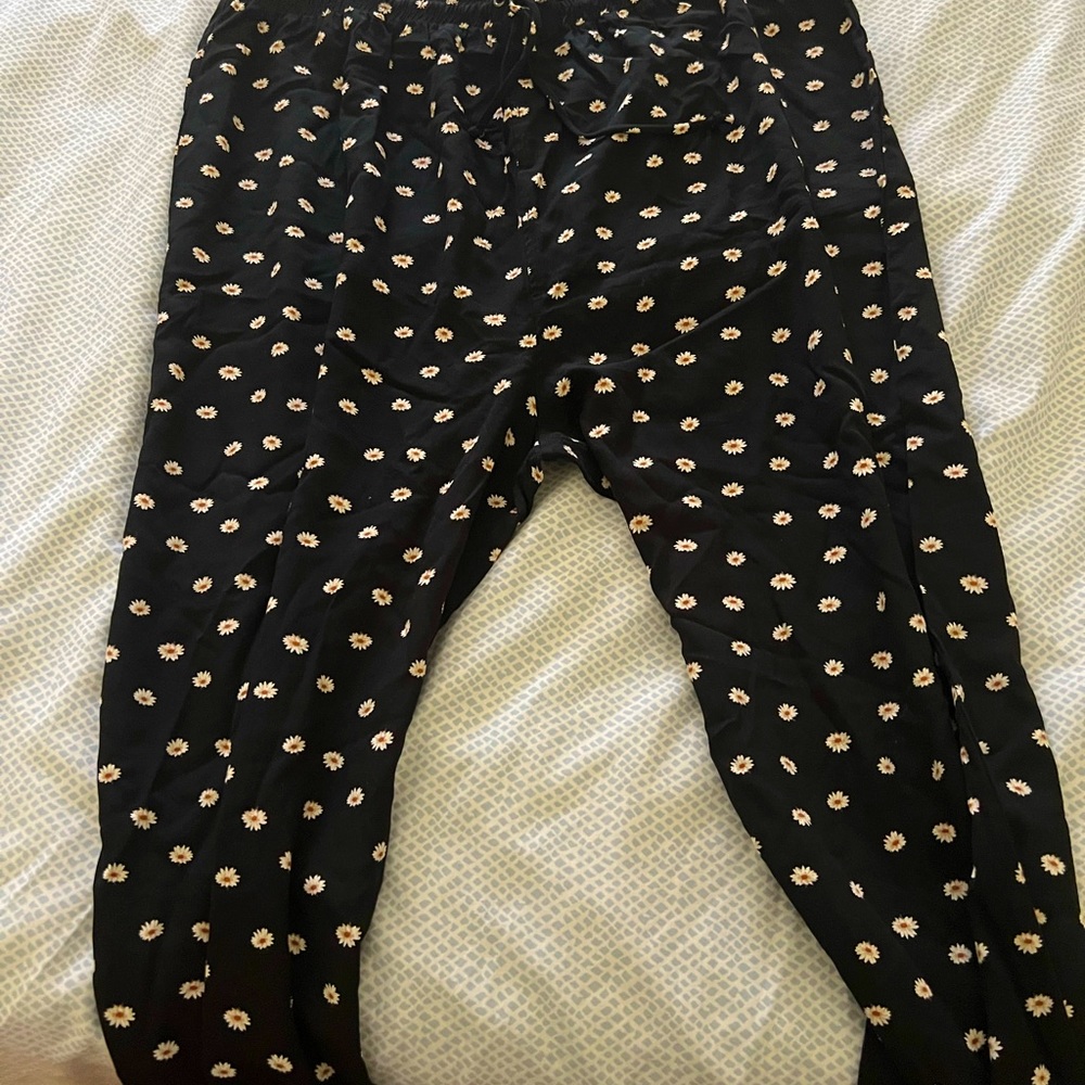 Cute pants for work or play… super comfortable and drawstring.